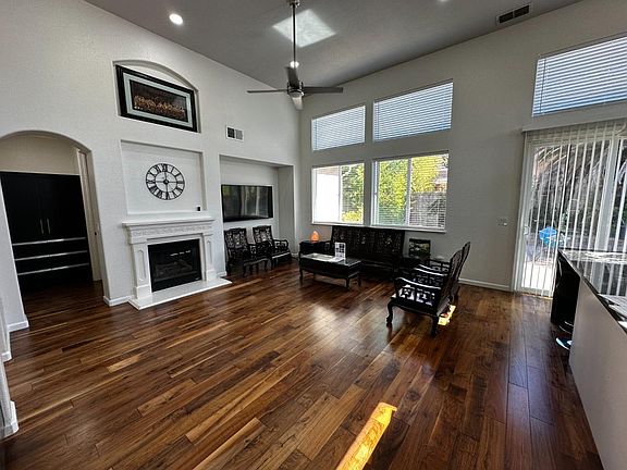 3rd image of 10133 Annie St