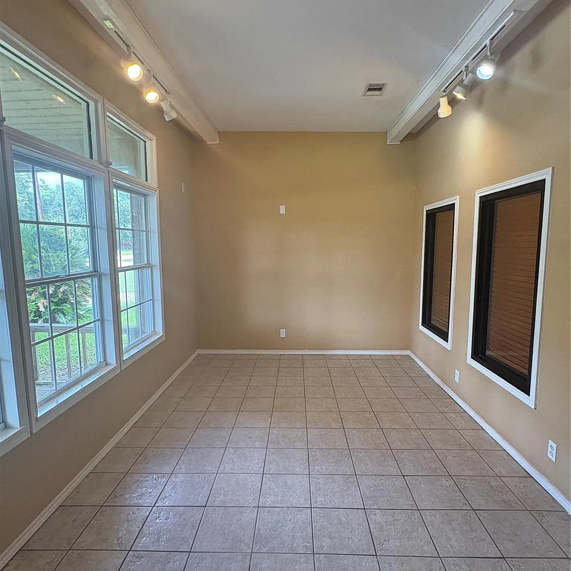 Studio, 1.0 bath, $950 — Photo 4