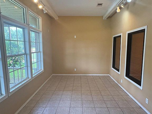 4th image of 200 Gaines St #1