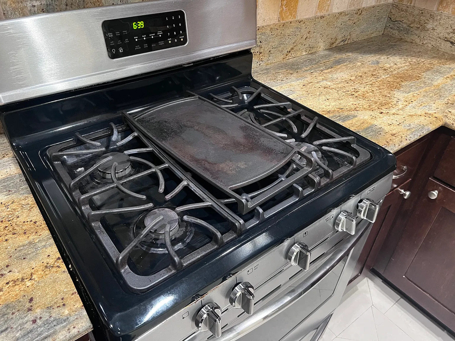 2 bed, 970 sqft, $2,750 — Photo 3
