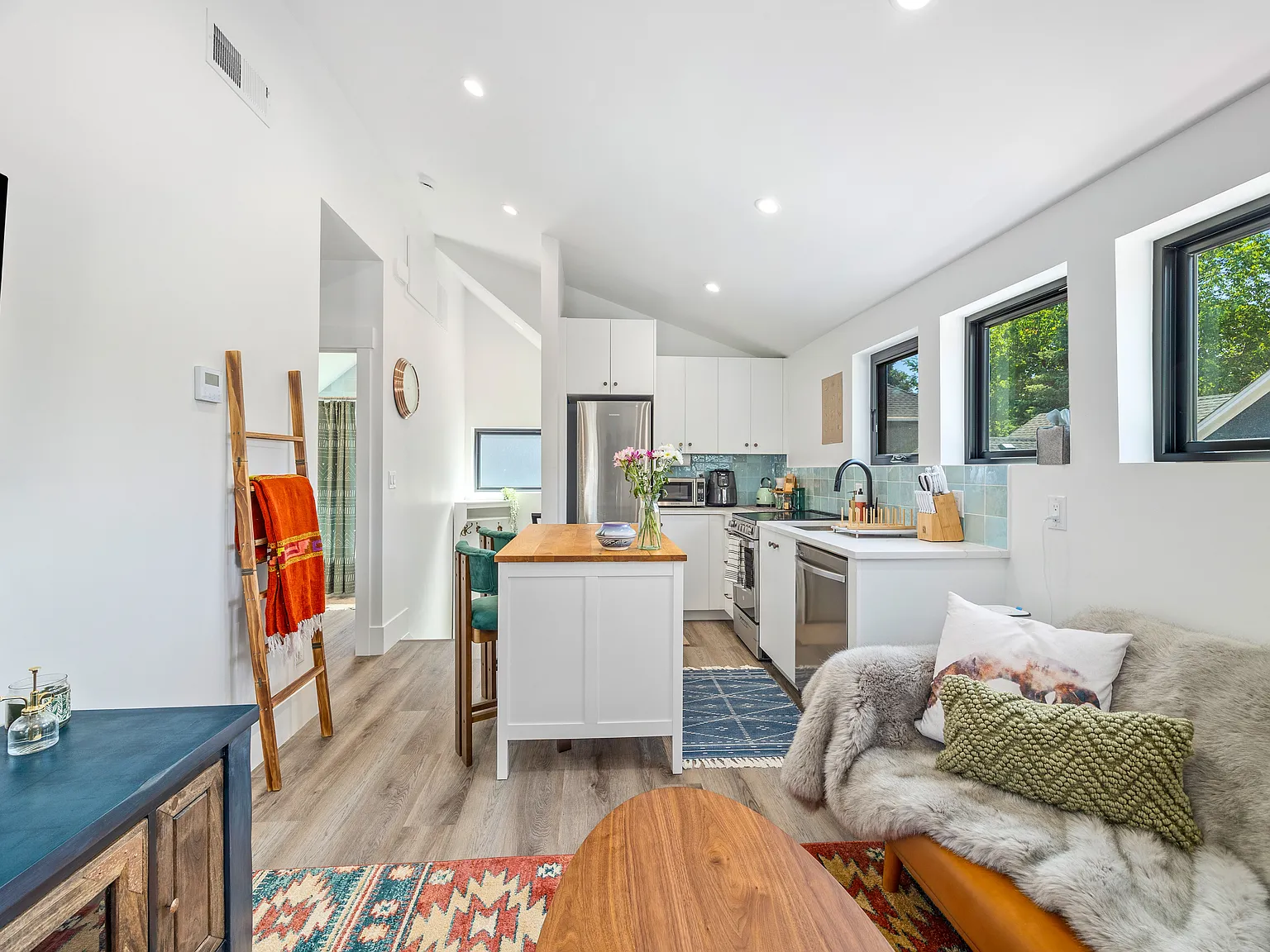 1 bed, 600 sqft, $2,300 — Photo 3