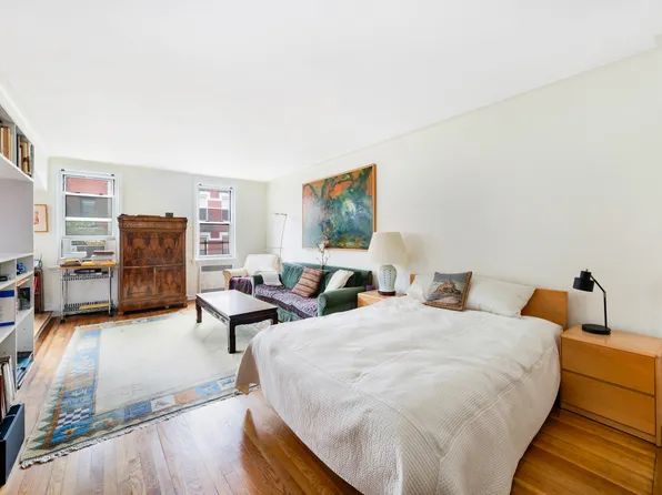 310 West 55th Street 5G image 3 of 6