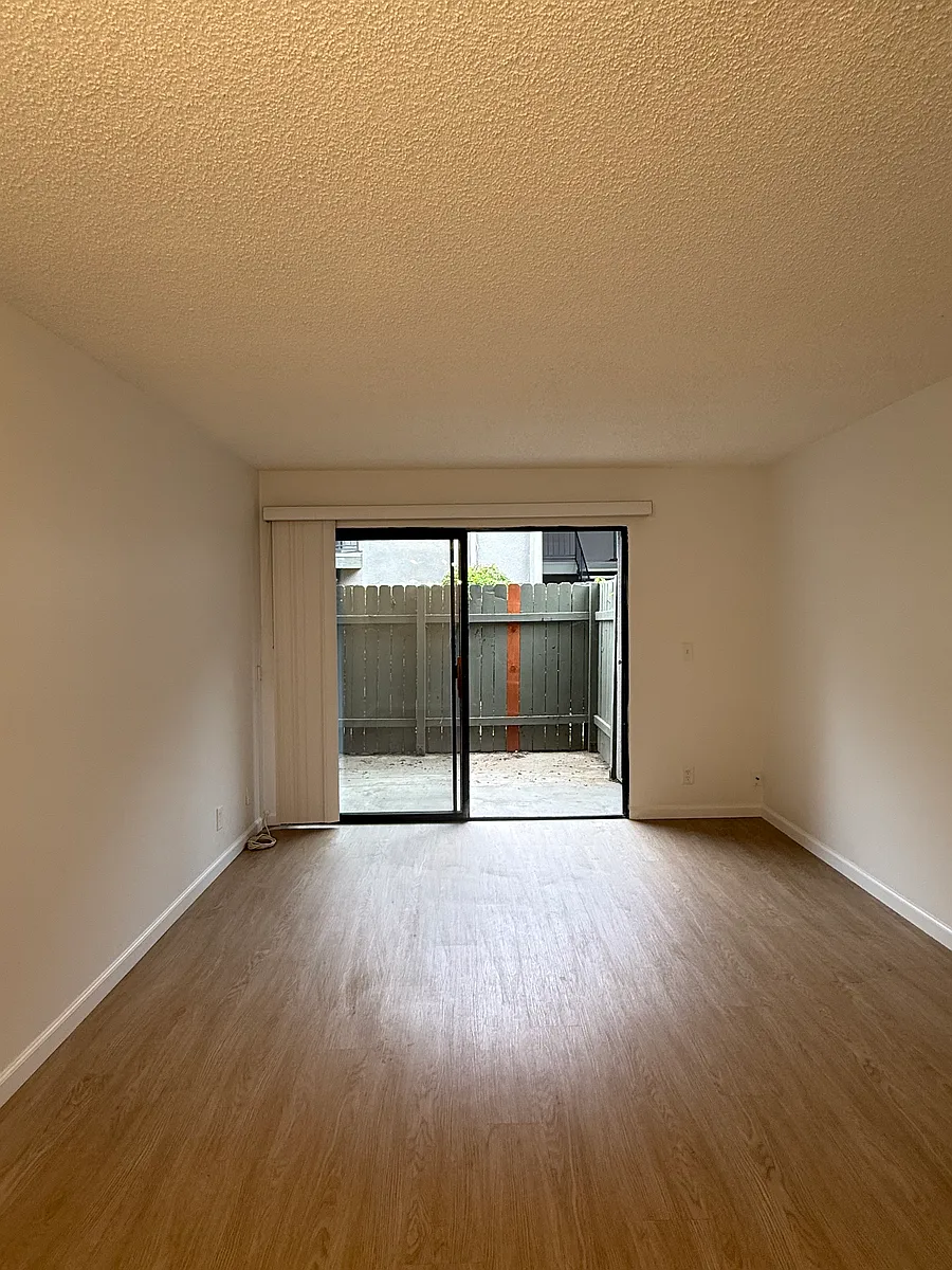 Building Photo - 5715 Elmer Ave #2