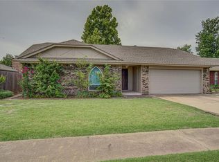 1136 NW 7th Pl, Moore, OK 73170