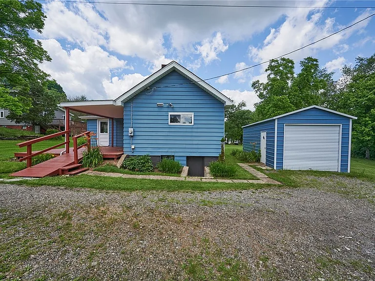 105 Derrick Ln — Photo 4