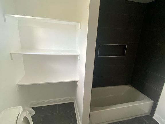 5th image of 3323 Loyola Ave #1B