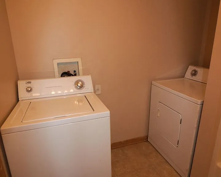 908-910 Jackalope Ct — Photo 7