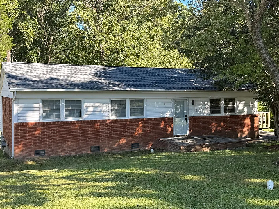 402 Wooddale Dr