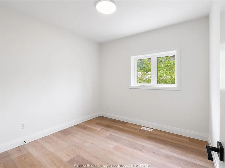 121 Allison Ave — Photo 11