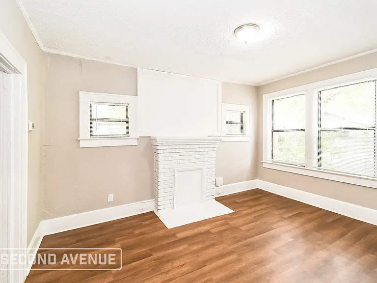 204 W 23rd St — Photo 2