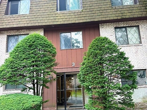 2nd image of 3 Greenbriar Dr APT 204