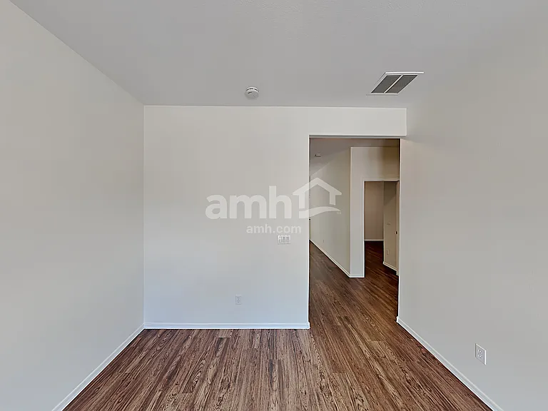 3413 E Flower St — Photo 10