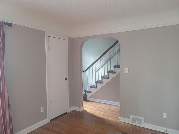 4th image of 16812 Glenpark Ave