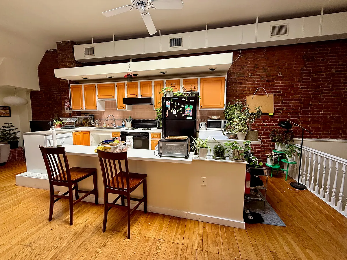 Building Photo - 1678 Beacon St #3A