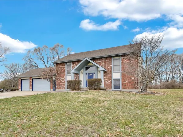 21600 S Countryside Dr, Peculiar, MO 64078