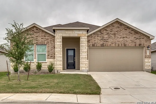 4 bed, 3.0 bath, 2304 sqft, $2,200 — Photo 2