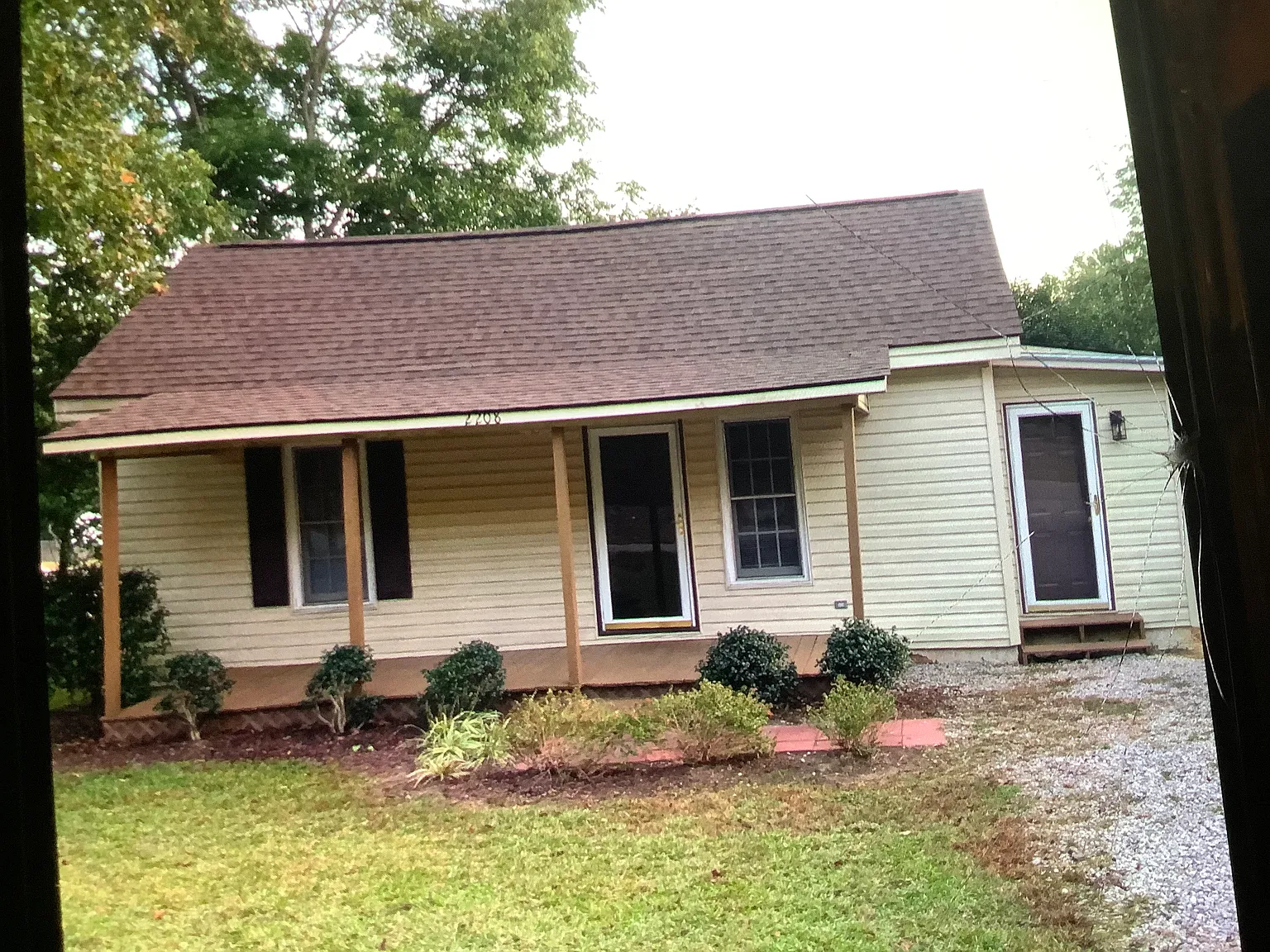 3 bed, 900 sqft, $1,400 — Photo 1