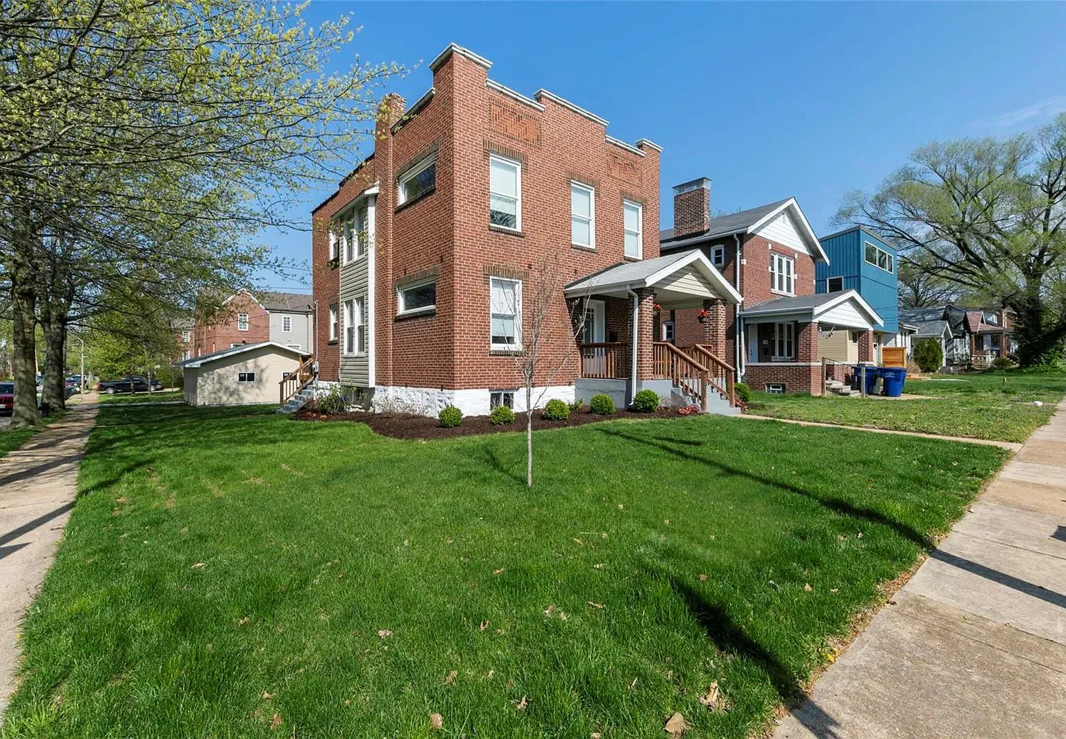 2135 Forest Ave — Photo 1