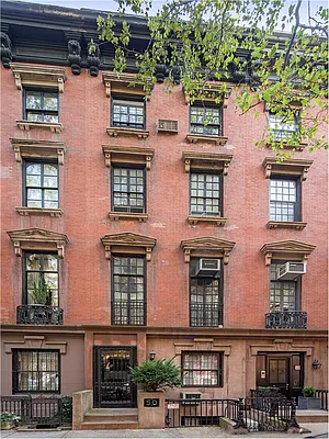 Sold by Sotheby's International Realty | media 1