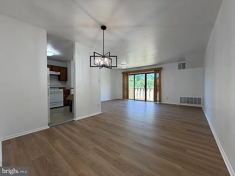 716 Woodhollow Dr — Photo 3