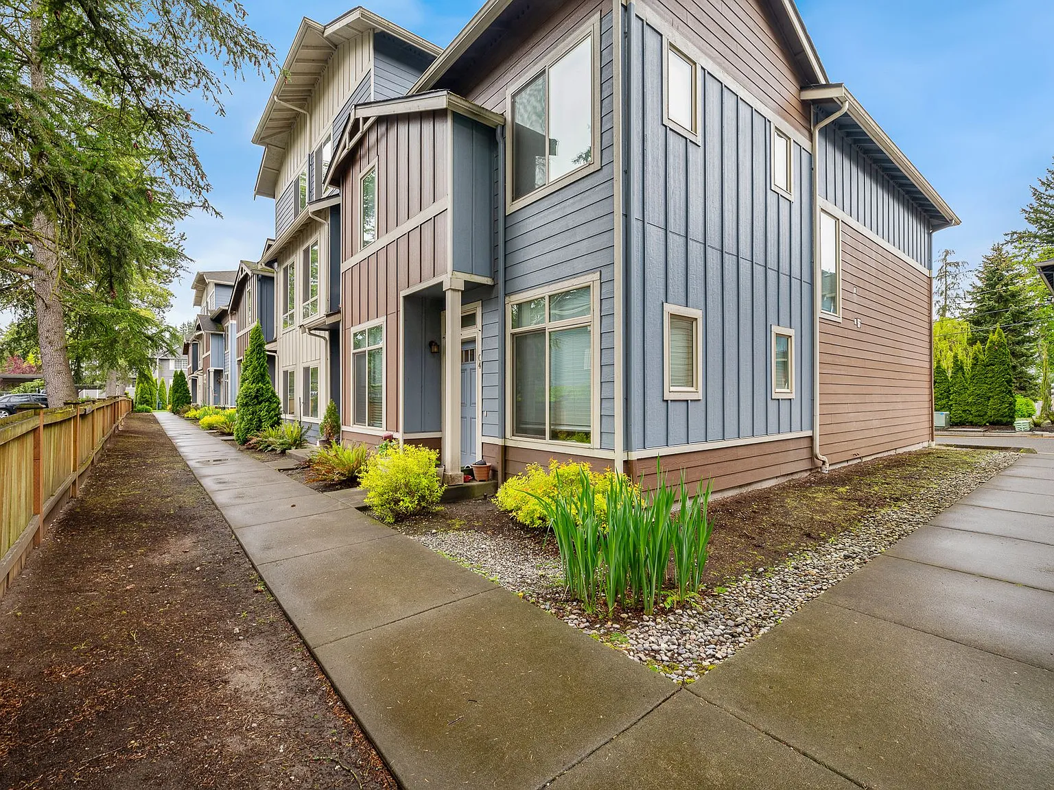 Pinnacle Townhomes — Photo 1