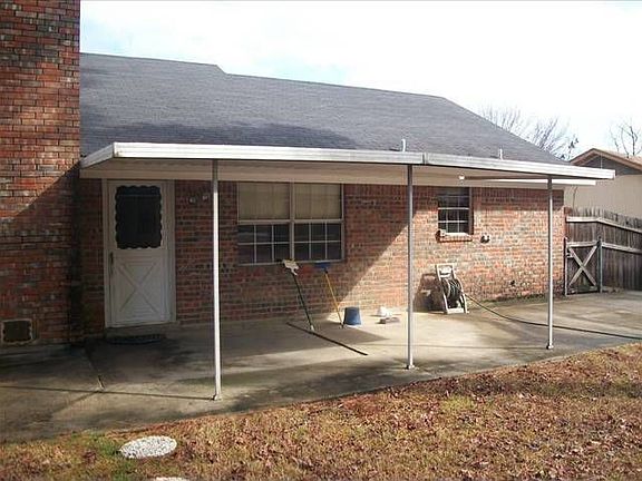 4th image of 161 Northwood Cir