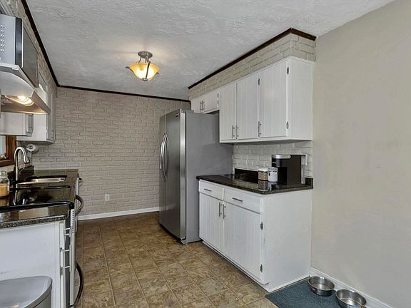 4th image of 23 Beyer Dr