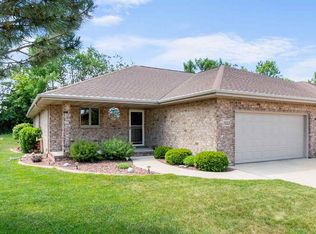 1633 Peach Tree Ct, Kaukauna, WI 54130
