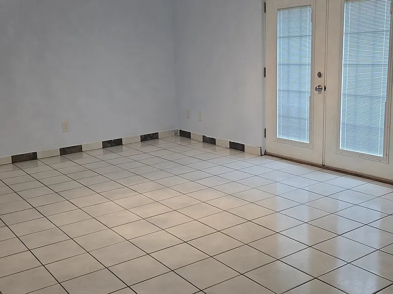 114 N Cherokee St — Photo 14