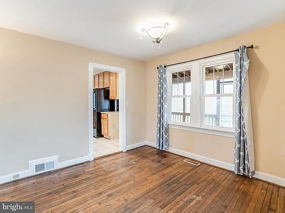4th image of 3 Fairfax Cir