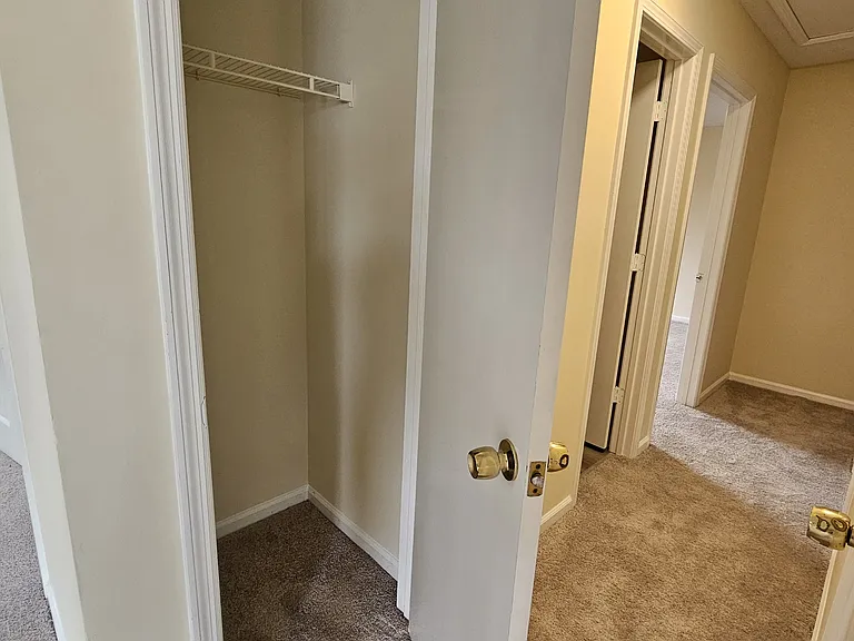 124 Hunt Club Ct — Photo 9