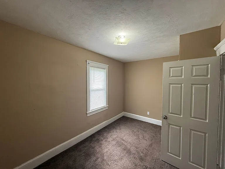 522 W 23rd St — Photo 15