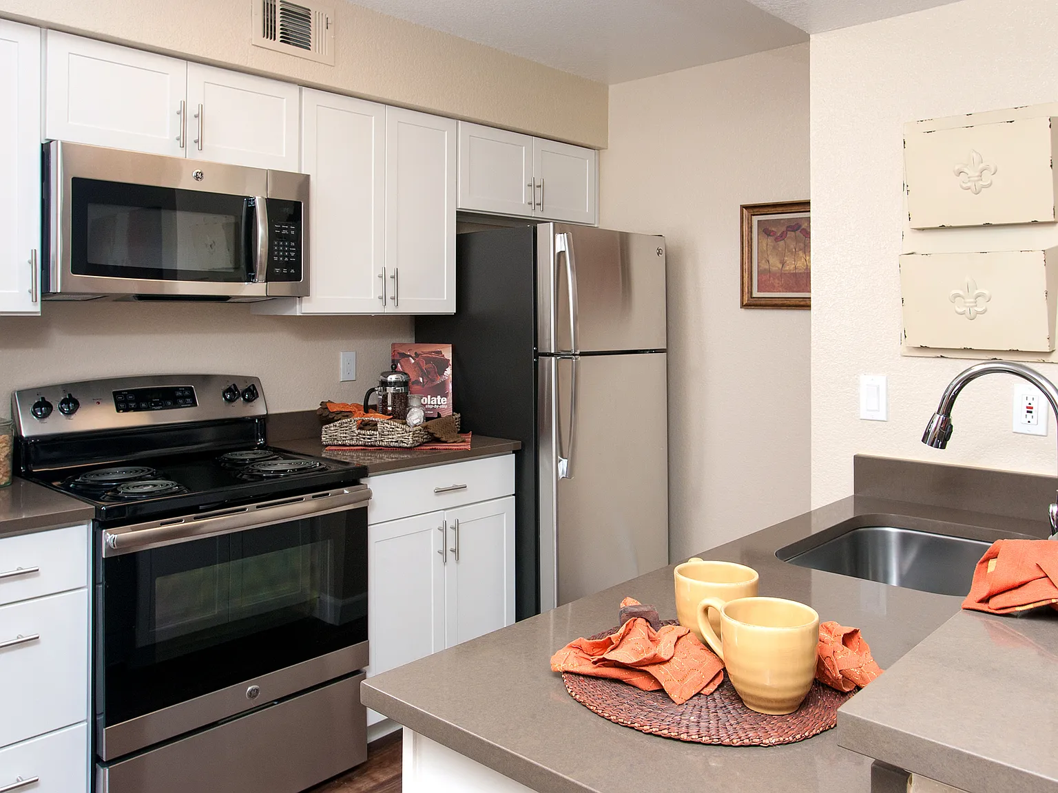 Shadow Creek Apartments — Photo 4
