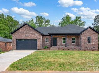 906 4th St NE, Conover, NC 28613