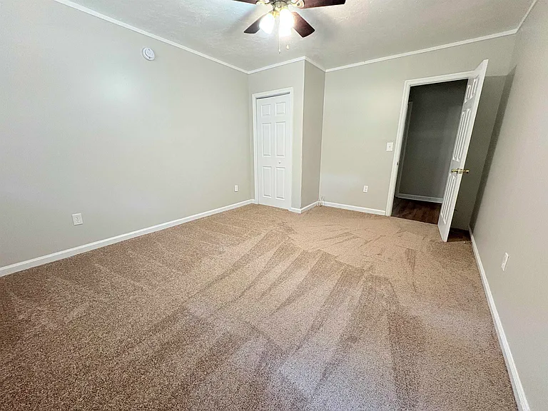 2922 Oakwood Dr — Photo 13