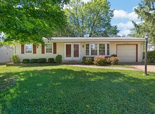 1132 Burgundy Ln, Ballwin, MO