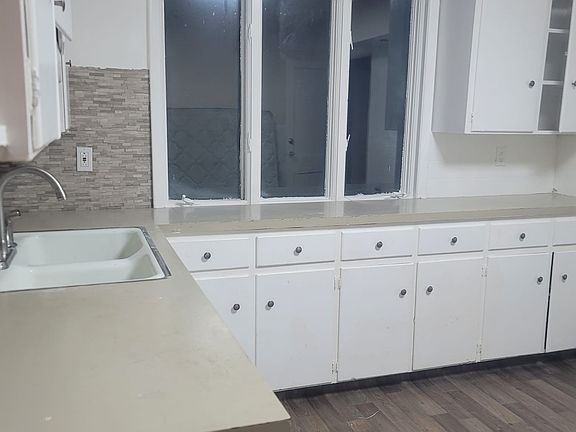 2nd image of 556 16th St APT 1