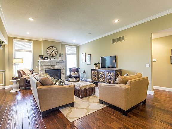 5th image of 504 Applewood Dr
