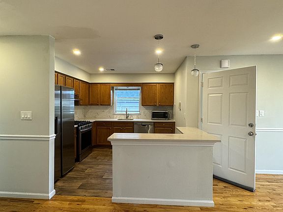4th image of 15 Seymour Ave Floor 2