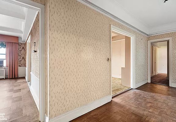 4th image of 845 W End Ave APT 9B