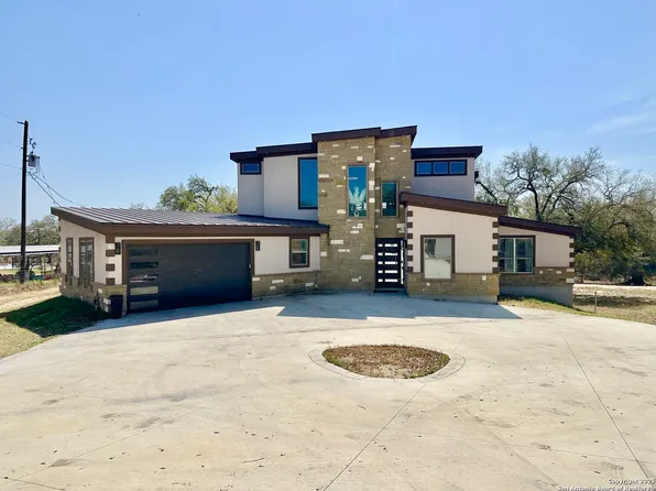 259 Broken Arrow, Floresville, TX 78114