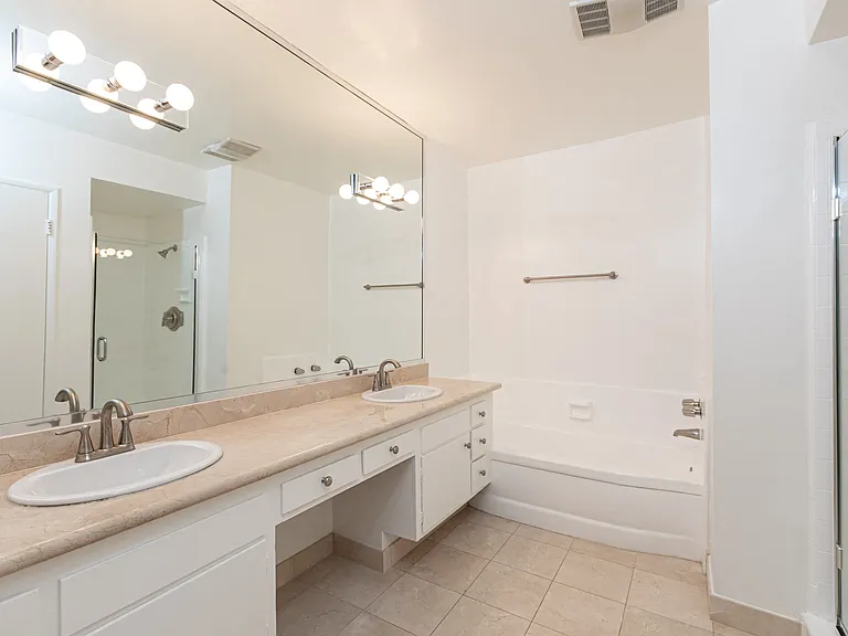 Bedford Manor — Photo 10