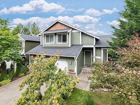 3rd image of 2207 Crestwood Pl NW