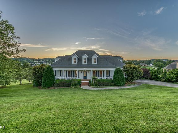3rd image of 105 Alexander Dr