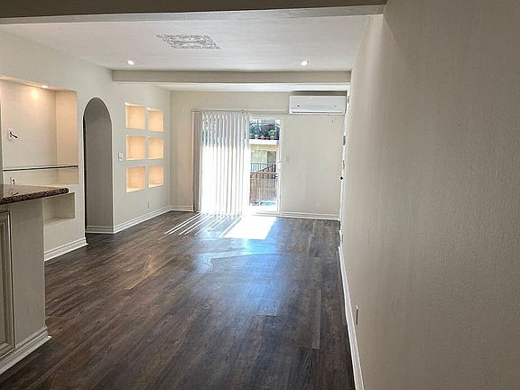 3rd image of 2054 Argyle Ave APT 106