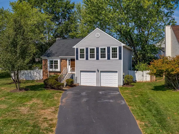 10223 Racquet Cir, Manassas, VA 20110