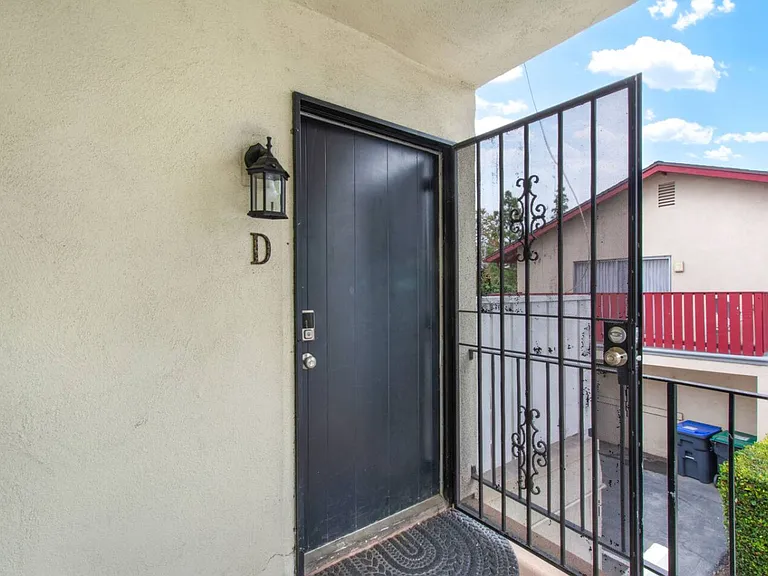405 Nobel Ave #D — Photo 12