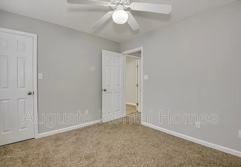690 Monroe St — Photo 24