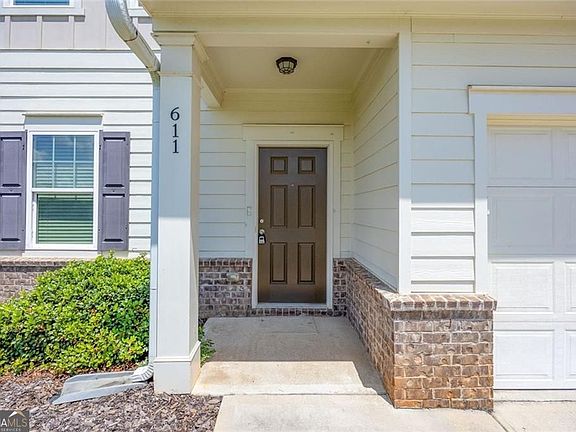 3rd image of 611 Revenna Way NW