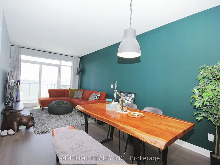 55 Oneida Cres #811 — Photo 5